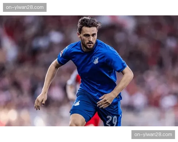 替补登场完成绝杀，霍芬海姆小将首次德甲进球后与父亲看台相拥