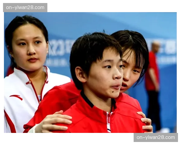 新疆青年拳手领奖台落泪，感谢教练多年培养