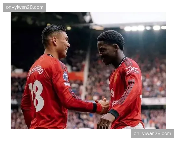 卡塞米罗合同即将到期，曼联球迷恳求其续约留队